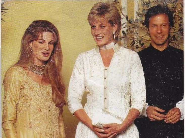 Who did Princess Diana wear on her Pakistan tour?