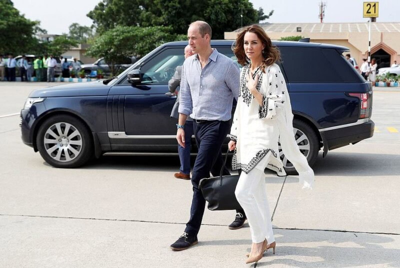 Khadija Shah receives a signed ‘Thank you note’ from Kate Middleton