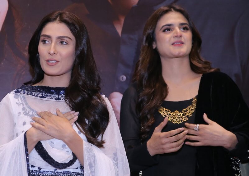 Ayeza Khan, Hira Mani bid emotional goodbye to ‘Meray Paas Tum Ho’