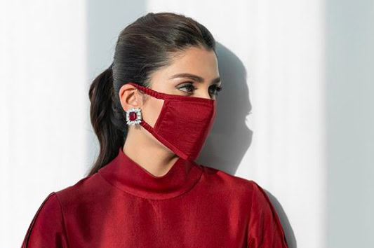Ayeza Khan makes a fashion statement with a face mask