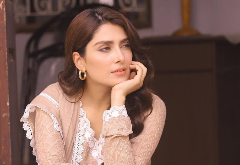 ‘Please don’t be that fool that runs after numbers,’ says Ayeza after hitting 8 million Instagram followers