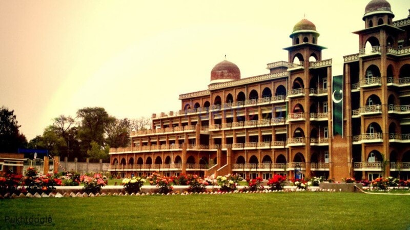 Peshawar university employees take pay cuts after varsity runs out of money