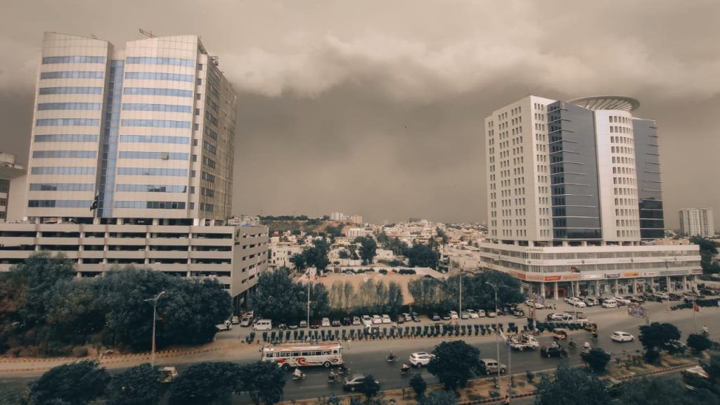 Karachi covered in dust storm