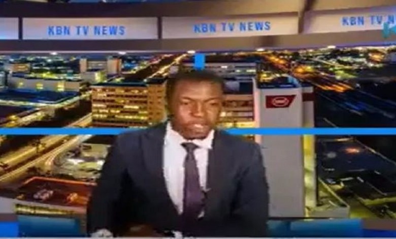 VIDEO: News presenter demands his salary during live broadcast