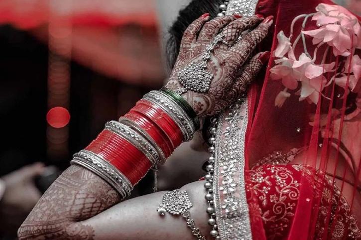 Bride slaps groom after getting out of car at in-laws’ house on wedding day