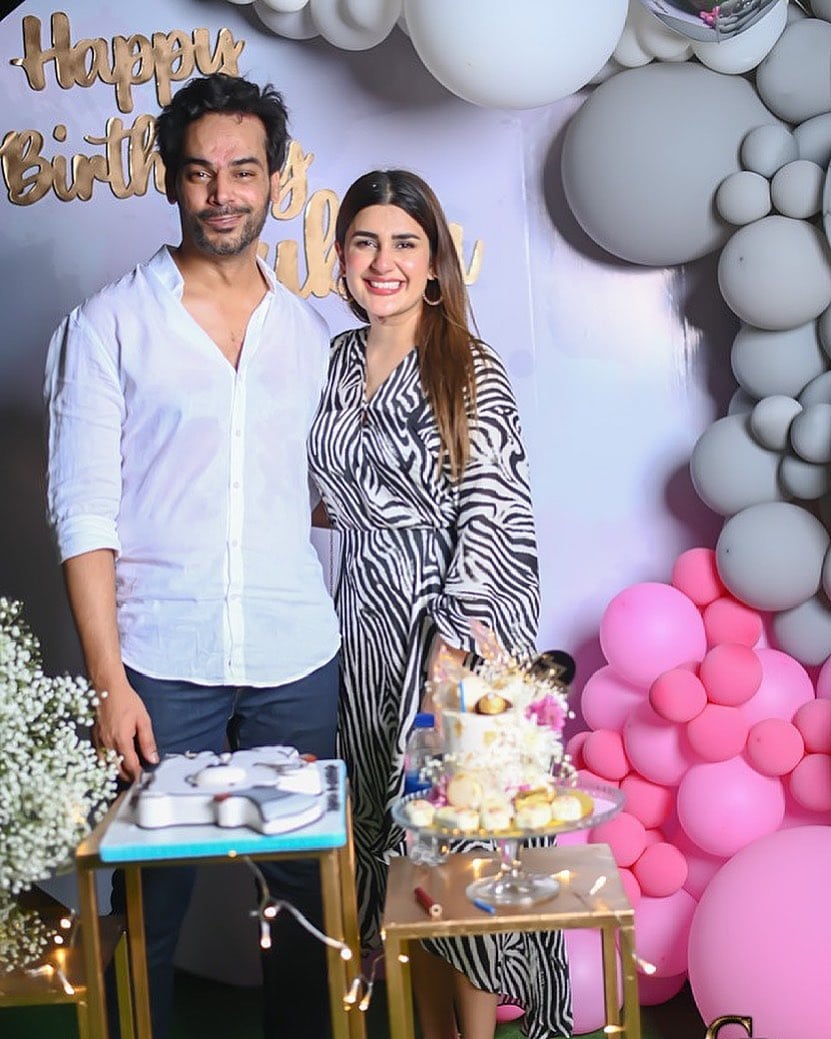 Relationship Between Gohar Rasheed And Kubra Khan Left The Audience  Wondering | Reviewit.pk