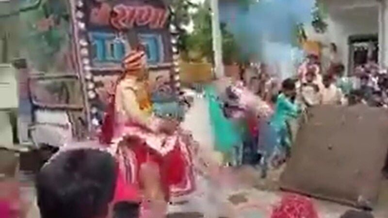 VIDEO: Wedding horse runs away with groom