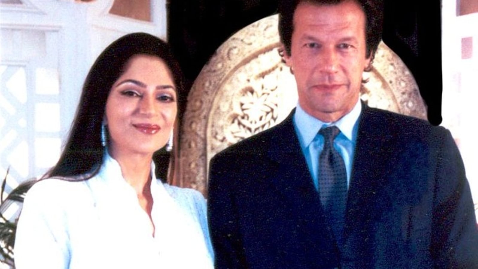 Bollywood star Simi Grewal stands in support of Imran Khan, 'He may have failings but isn't corrupt'