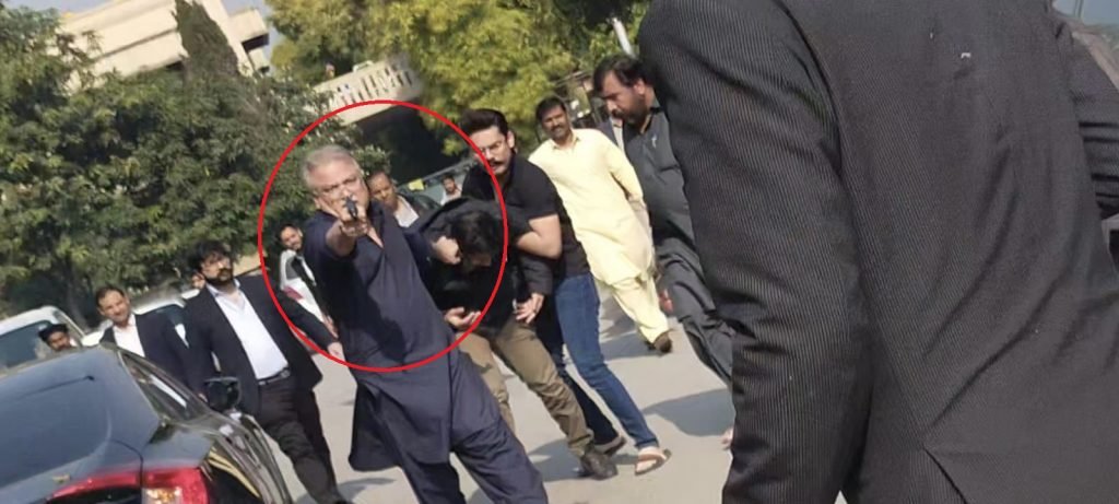 Gun blazing Journalist Mohsin Baig attacks FIA officials, resists arrest over remarks on PTI's Murad Saeed