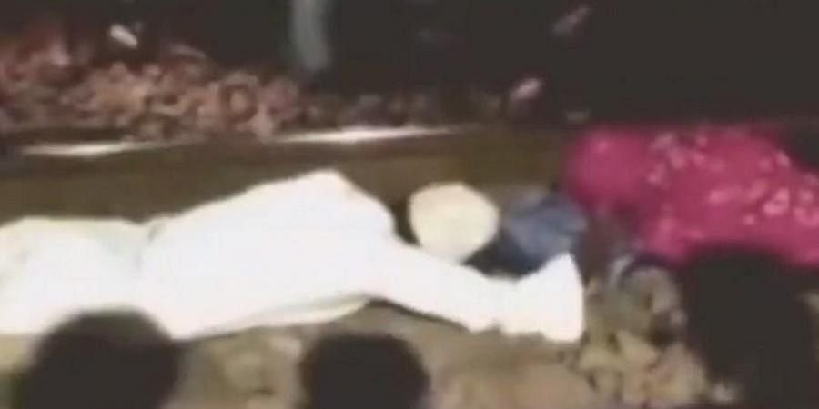 VIDEO: Muslim man praised in India for saving trapped Hindu girl