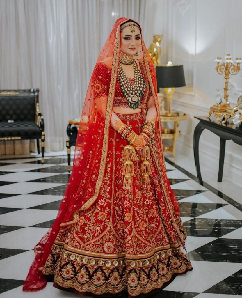 Pakistani bride takes internet by storm, wears Indian designers to all ...