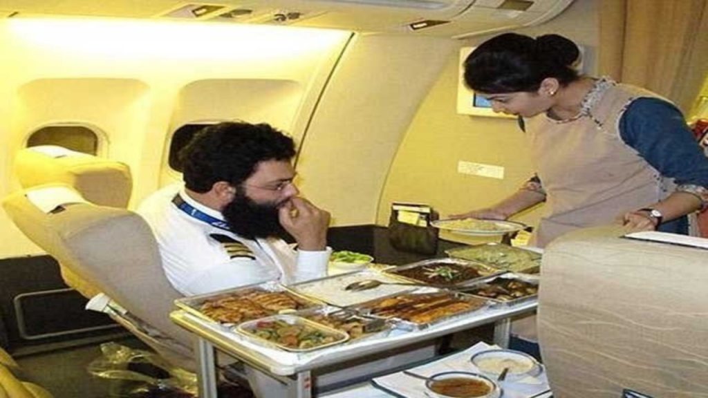 Food ban to be lifted from domestic flights: Pakistan Civil Aviation Authority