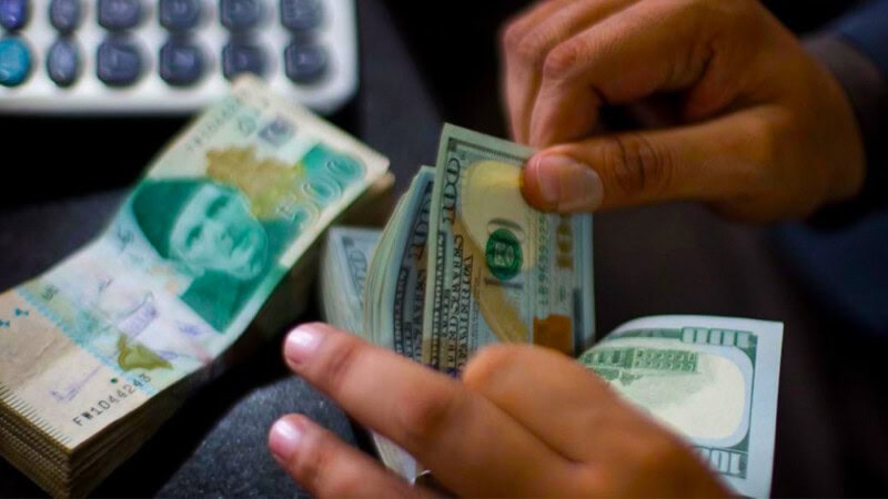 Pakistani rupee plunges by Rs1.05 against the US dollar