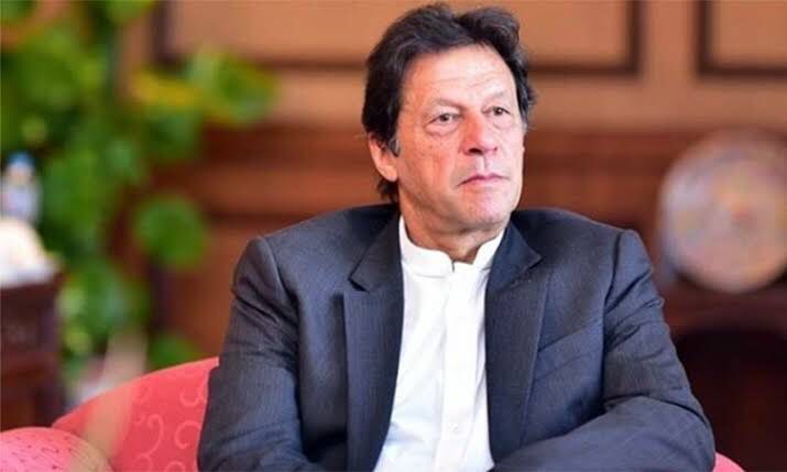 Exclusive: How did PM Khan act when telling journalists about the ‘threat letter’?