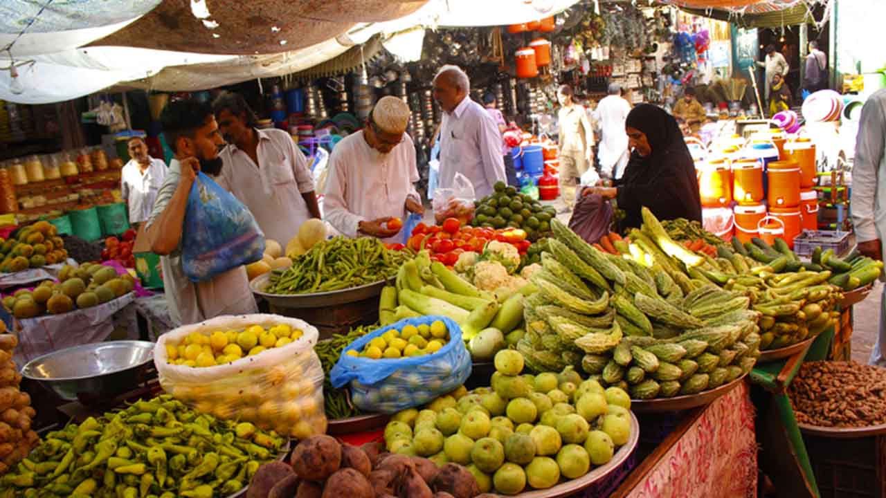 Vegetable prices soar amid low supply due to floods