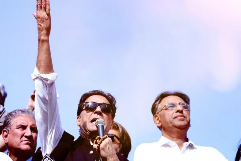 PTI Azadi March: Khan leaves D-Chowk, says will come back in 6 days if no election announced