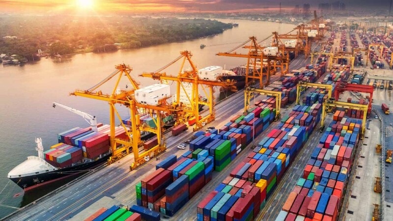Pakistan’s trade deficit drops 15.25% amid export surge