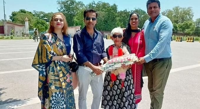How a Facebook group helped a 90-year-old Indian woman to locate, visit her home in Pindi