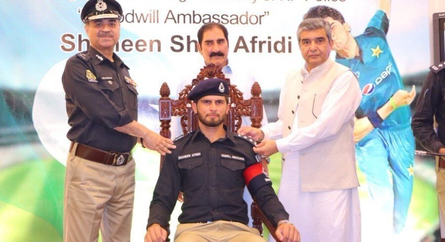 'The most handsome police wala,' Twitter drools over Shaheen Shah Afridi in police uniform