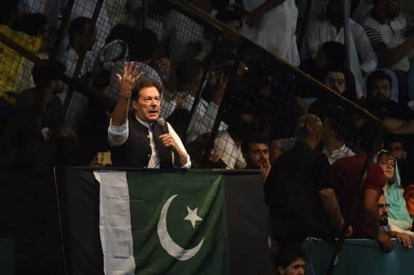 ‘Donald Lu kisko paigham de raha tha?’ Khan asks crowd as they answer ‘neutrals, neutrals’