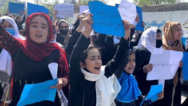 Video: Afghan Girls protest the closure of schools