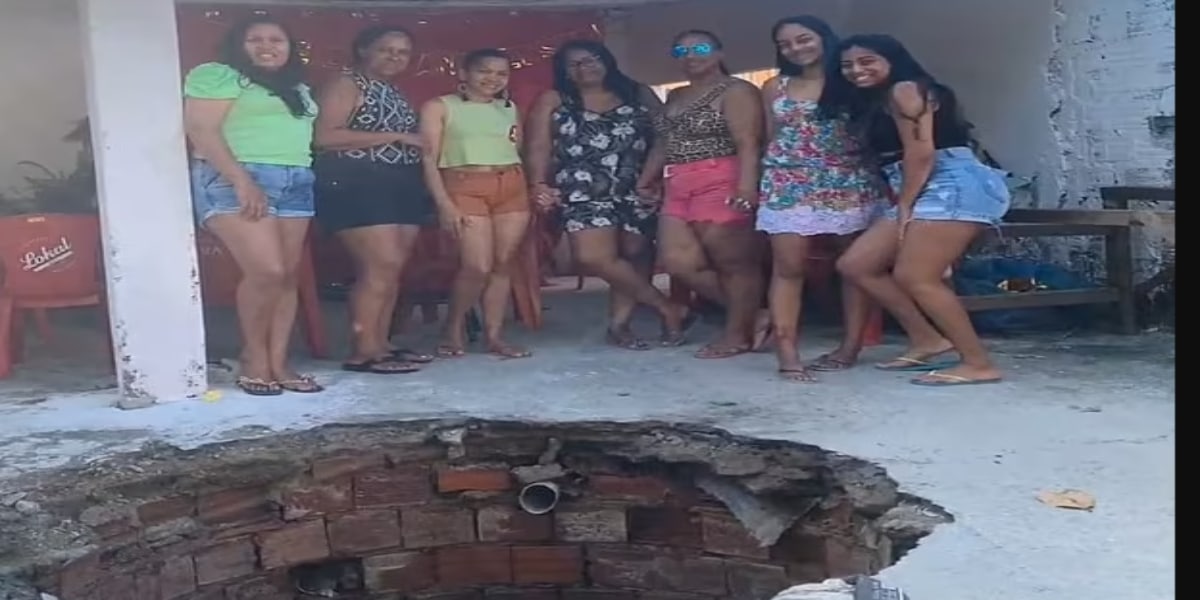 Video: women fall into pit as floor collapses