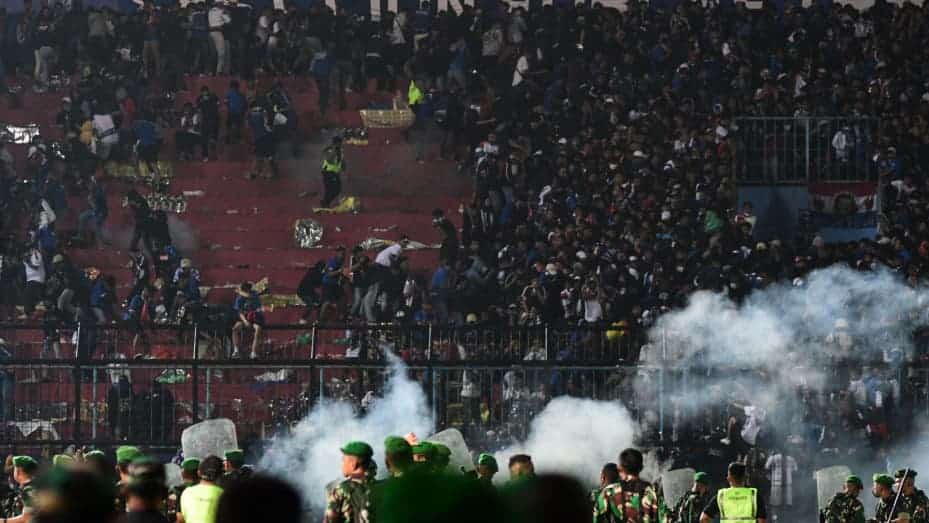 125 people die in football stadium stampede in Indonesia