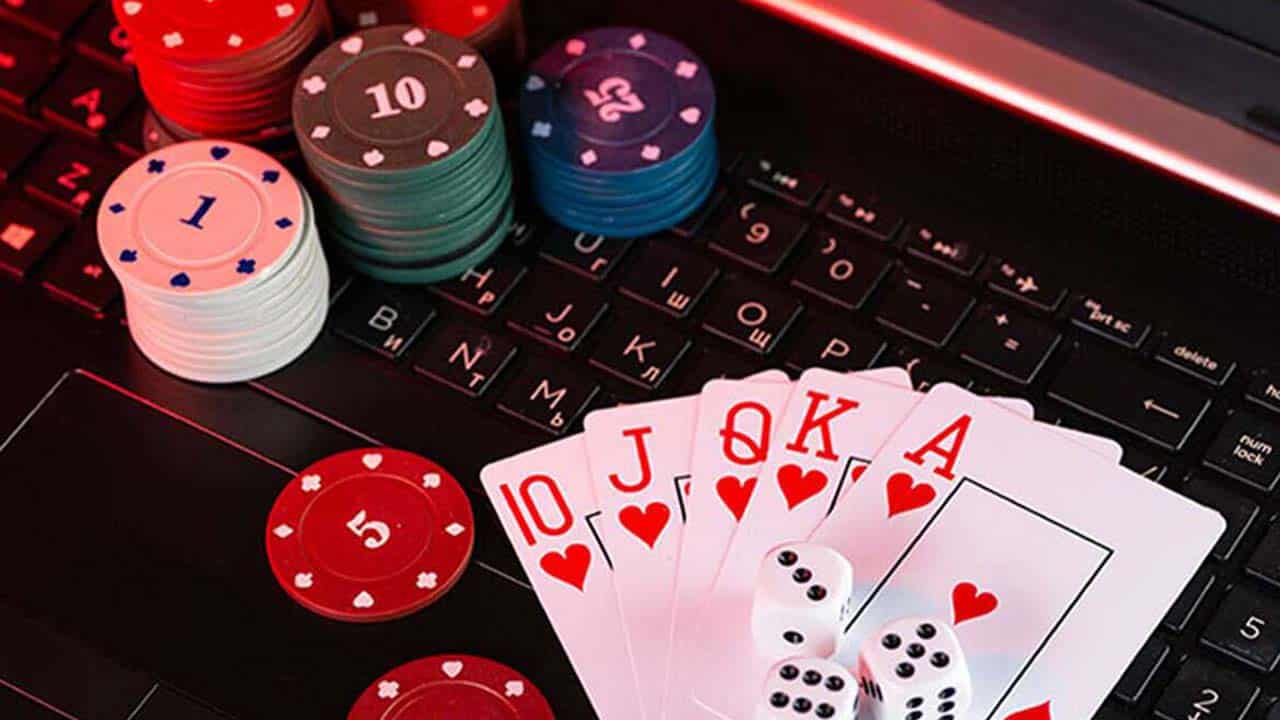 Lahore police online gambling