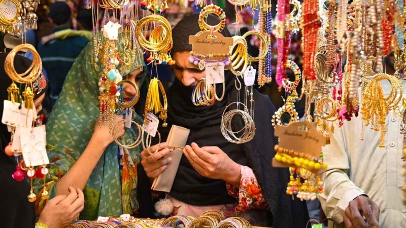 Inflation hits Pakistanis hard as they prepare for Eid-ul-Fitr festivities