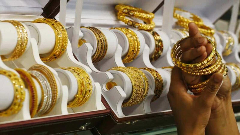 Gold price surges by Rs500 per tola amid global market rally