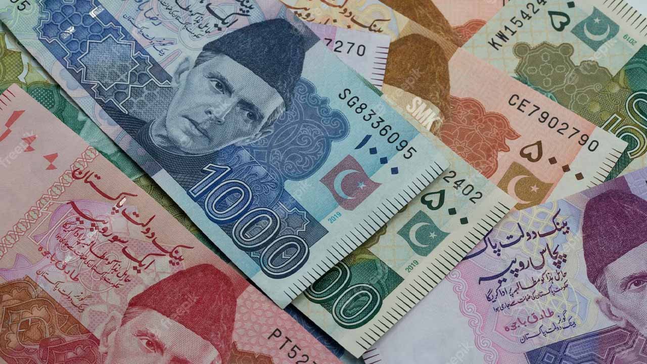 Pakistani rupee finally ends 28-day winning streak, loses against US dollar