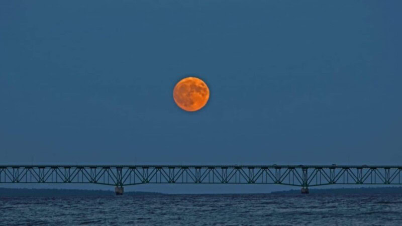 Pakistan mein ‘Super Blue Moon’ kis waqt daikhein?