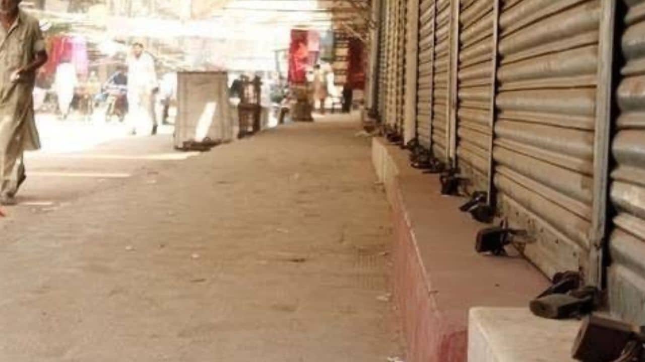 Karachi wholesale grocers announce market shutdown in protest against alleged illegal raids, fines