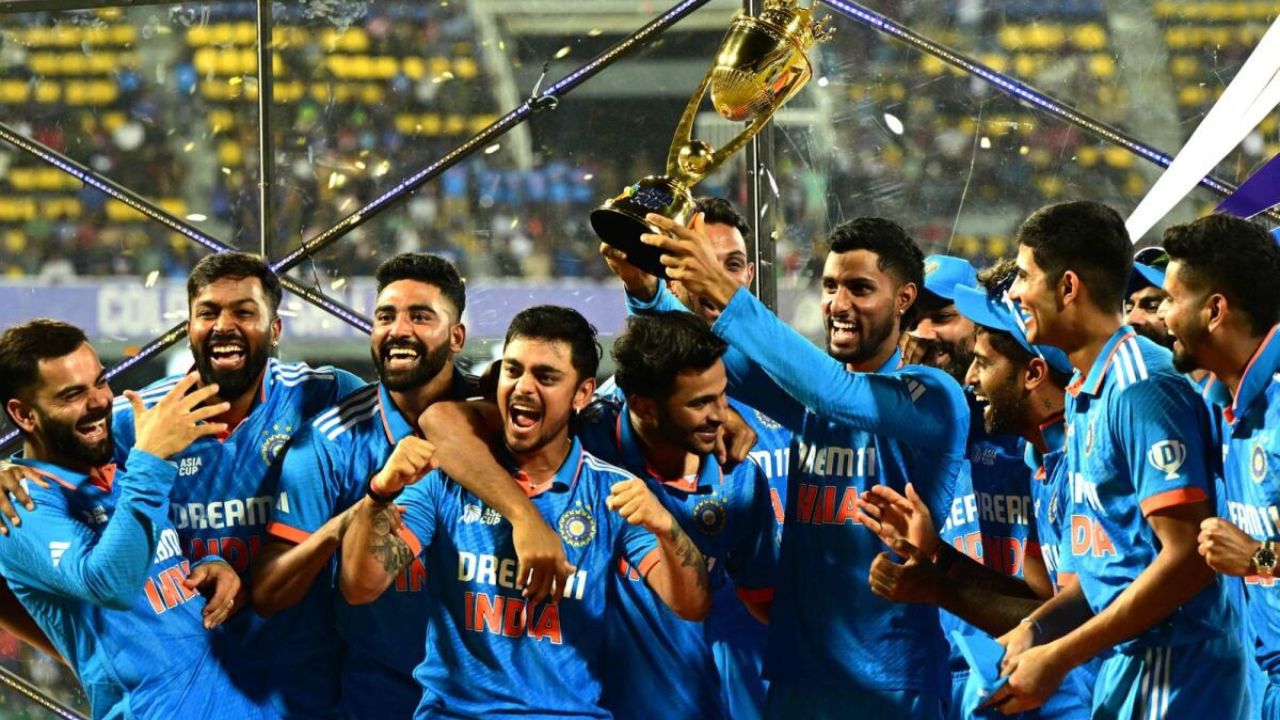 India thrashes Sri Lanka to win Asia Cup title for 8th time