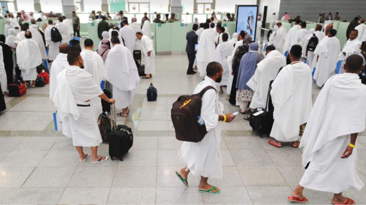 Passenger arrested for carrying Ihram towels soaked in heroin on flight