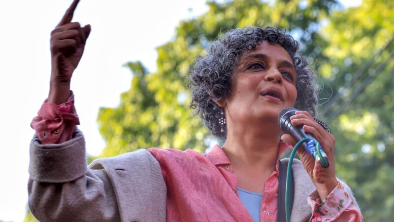 Author Arundhati Roy to be prosecuted in India for 2010 speech