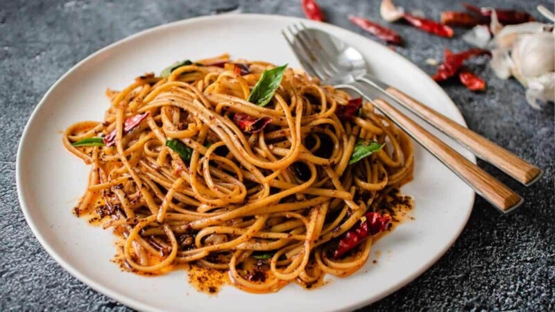 How many Pakistanis have never eaten noodles?