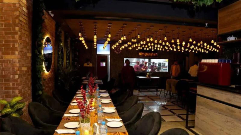 Lahore High Court orders Rs. 50,000 fine for late-night restaurants