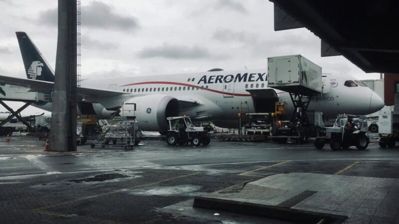 Passenger opens emergency exit and walks to wing of aeroplane