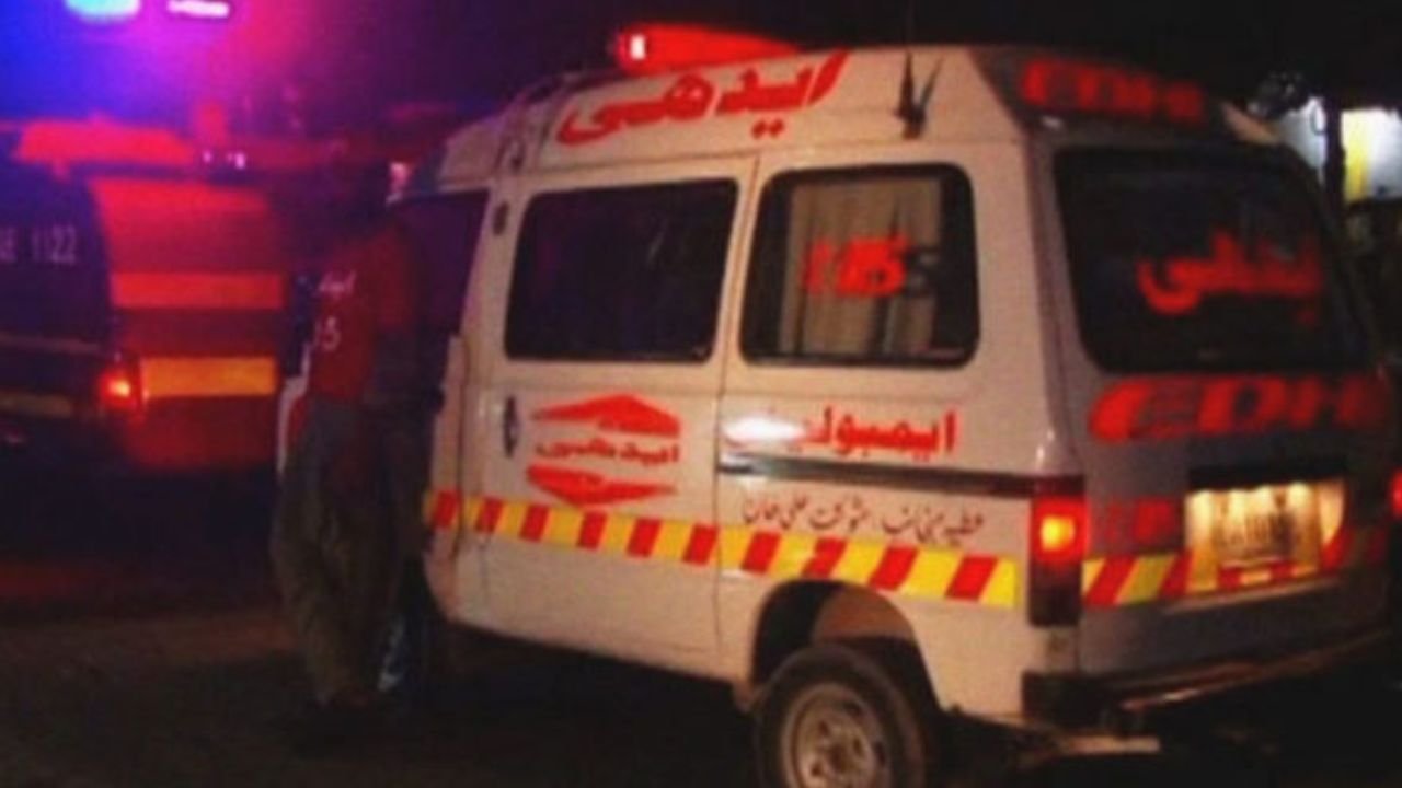 Karachi: Homeless siblings run over by car
