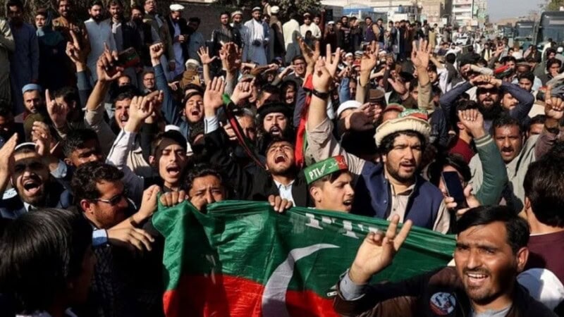 Uncertainty ahead for Pakistan after indecisive election