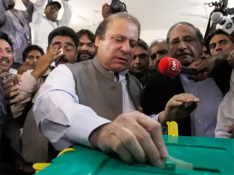 Nawaz Sharif casts his vote in NA-128 Lahore
