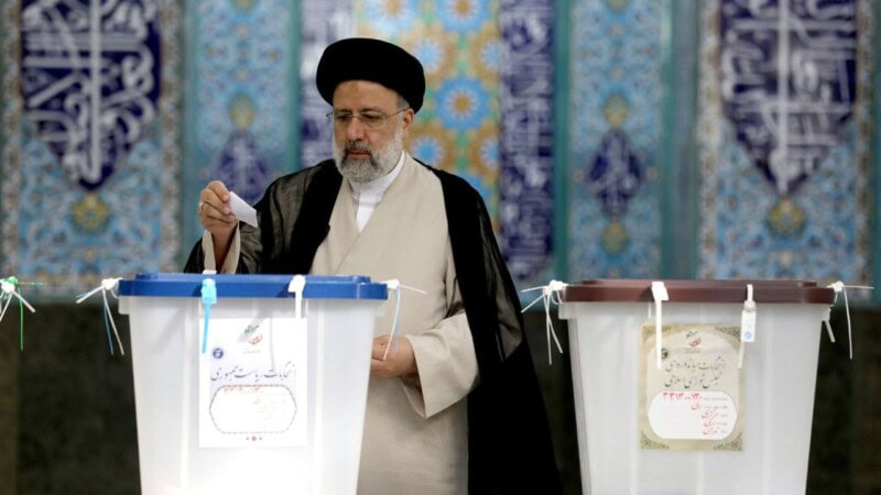 Iran counts ballots in vote seen favouring conservatives