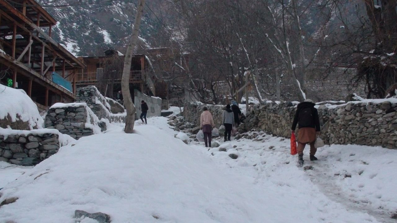 Heavy snow leads to food shortage in Chitral