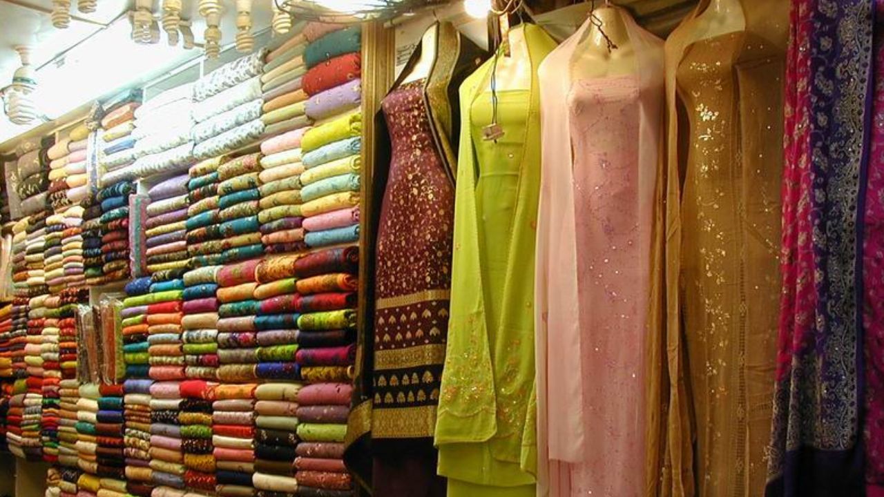 Two women trick shopkeeper in Faisalabad
