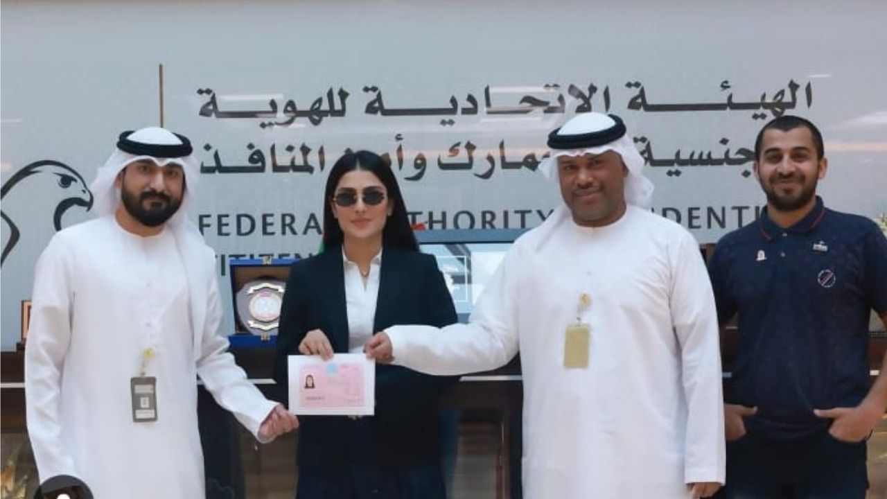 Ayeza Khan receives honorary UAE golden visa