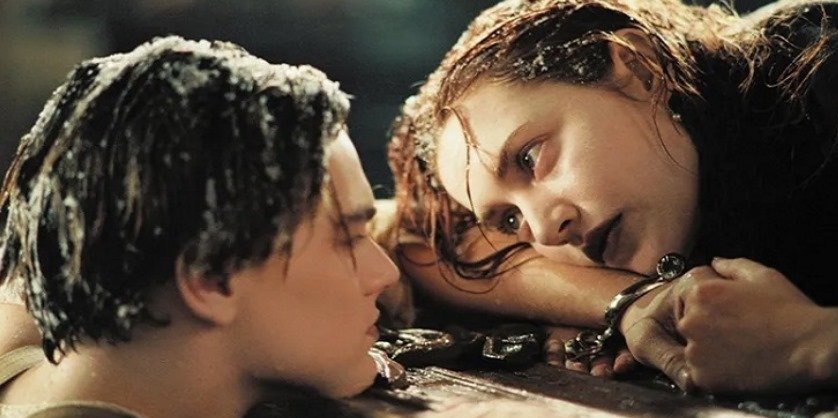 Door that saved Rose in Titanic sells for over $700K