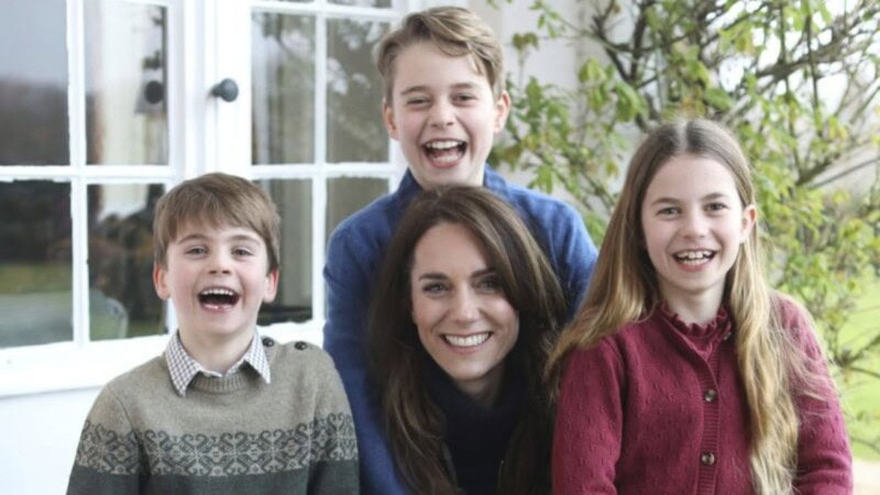 First official image published of UK’s Princess Kate after surgery