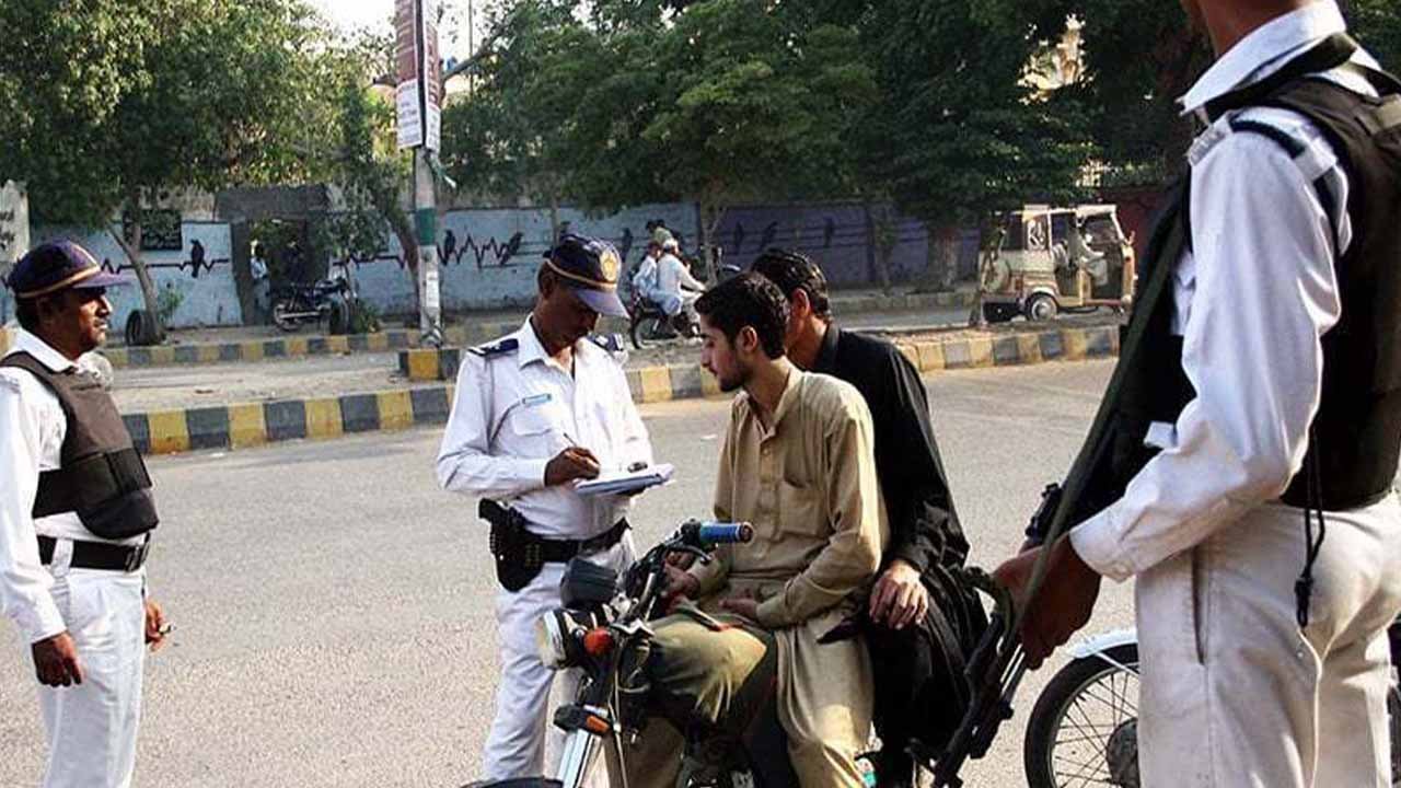 Traffic police in Karachi to suspend challan issuance from 5pm to Iftar