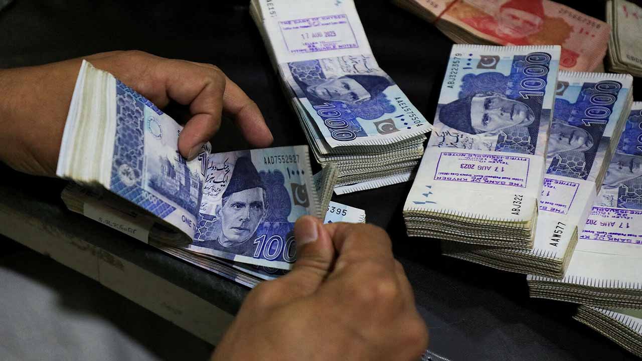 Pakistan's currency in circulation surges by Rs252.98 billion